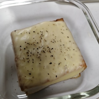 2種類チーズの厚揚げトースト
